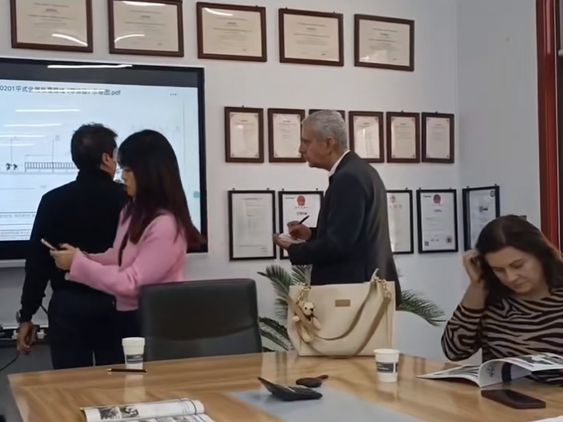 2025YP街机电子冷弯开年大捷！新年新征程YP街机电子冷弯门框机敲开西班牙市场大门